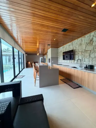 CASA TÉRREA COM 3 SUÍTES TODAS COM CLOSET À VENDA, 488m2 NO CONDOMÍNIO BELVEDERE 1