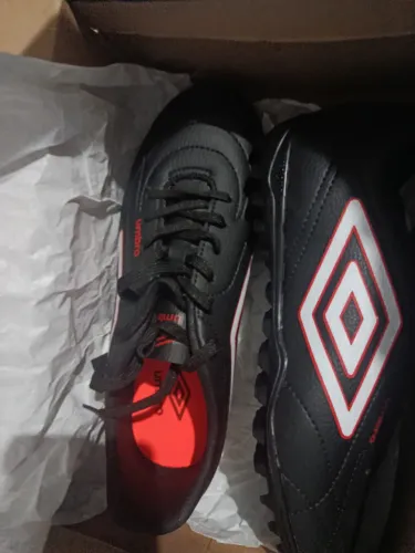 Sapato pra jogar bola 