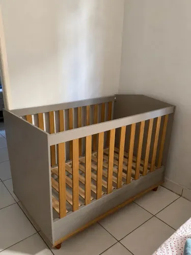 Berço que vira cama