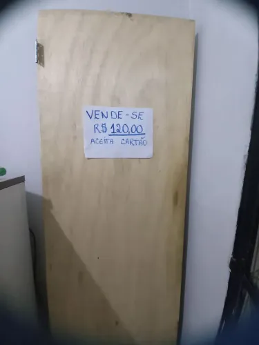 Porta de madeira de 80 cm