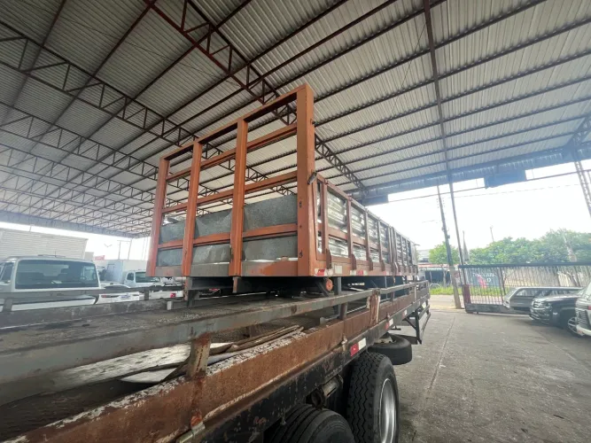 Carroceria 5x30 por 74 de longarina por 2.20 de largura 