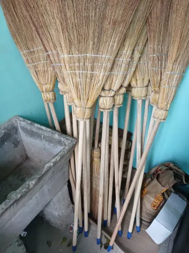Vendo Vassouras de Palha