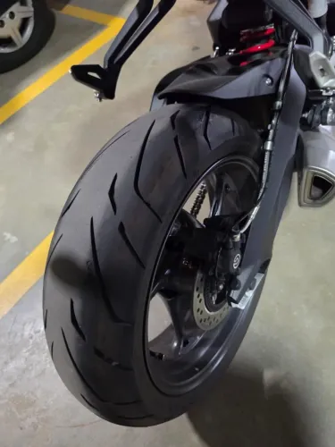 STREET TRIPLE R 2023 - BAIXA KM