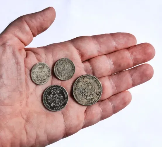 Lote de 4 moedas de 100, 200 e 400 Réis Brasileiros - MBC. Ano 1901