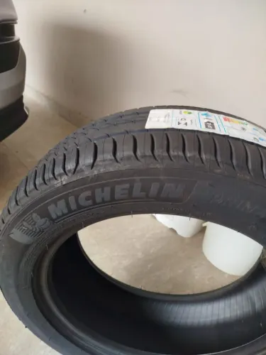 Pneu Michelan Primacy - 215/55/17 - 94V - NOVO