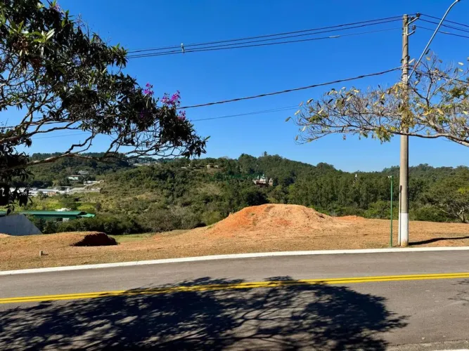 Terreno com vista para o Castelo Condomínio Altos da Quinta - SJC/SP
