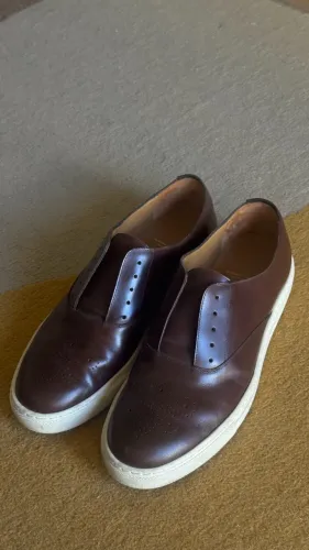 Superglamorous - Sapato slip-on sem cadarço em couro calfskin marrom-escuro escovado à mão