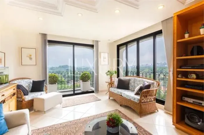 Apartamento com 196 m², 3 quartos sendo 3 suítes à venda no bairro Pinheiros.