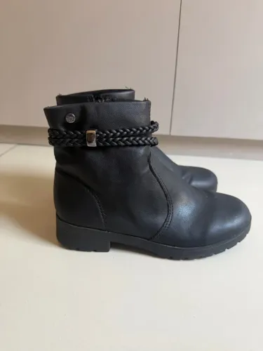 Bota preta tamanho 32