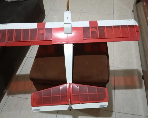 Aeromodelo em balsa 