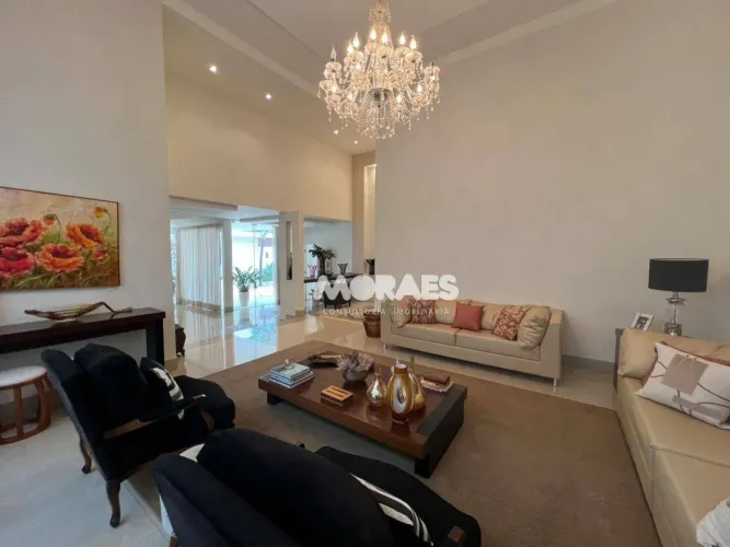 Casa Condomínio Fechado com 4 suítes, 6 vagas de garagem à venda, a/c 377 m² por R$ 3.500.