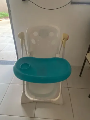 Cadeirinha de alimentação infantil