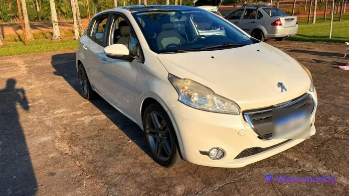 Peugeot 208 Allure 1.5 Flex 8V 5P 2014