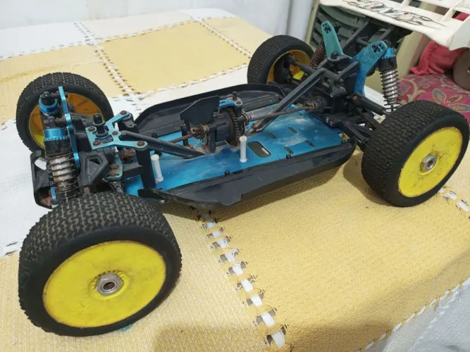 Chassis automodelo Duratraxx 1/8