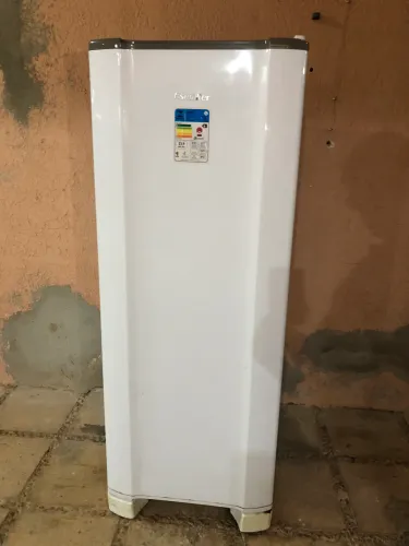 Geladeira Esmaltec 245l 127v (para venda)
