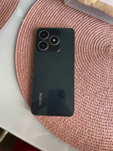 Celular relme C61 - vidro da tela trincado 