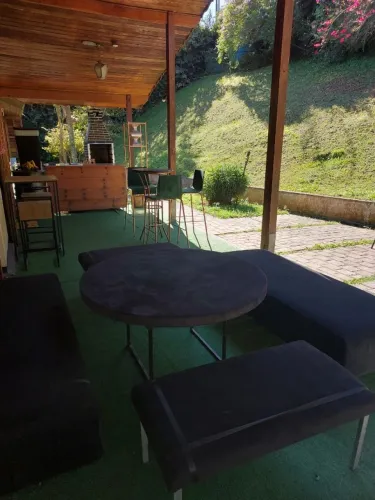 Puff Pequeno Base Ferro Cromado , Revestimento Veludo Preto