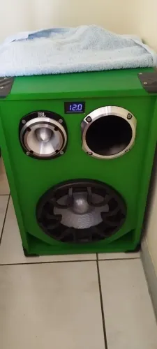 Caixa Bob Esponja com duas baterias Life Poo Pas de 10 amperes cada