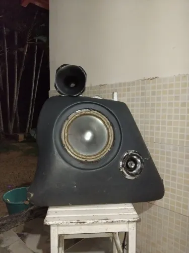 Caixa de som de fibra para porta malas 