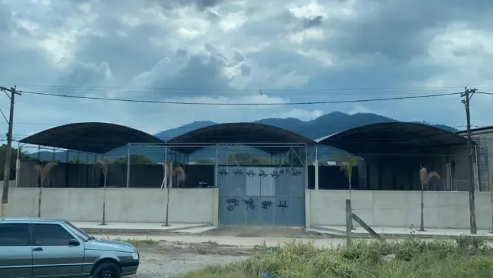 GALPÃO 4.000 m² DE FRENTE PARA A BR-101 - VENDA OU LOCAÇÃO