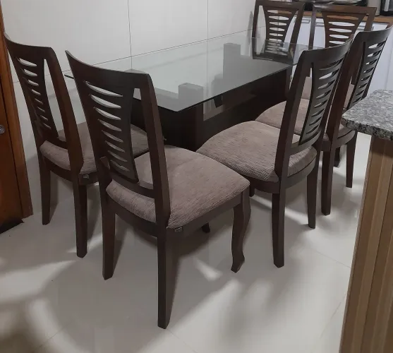 Mesa de jantar com 6 cadeiras 