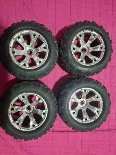 Jogo de rodas traxxas Revo