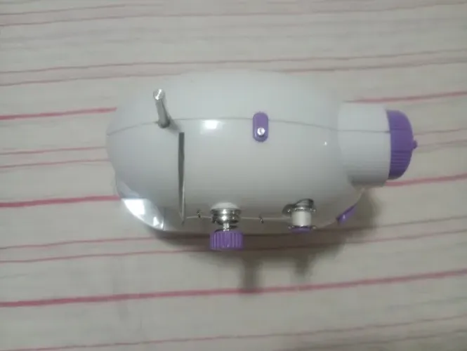Máquina de costura portátil