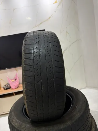 Pneus bridgestone 265/60R18 semi novo
