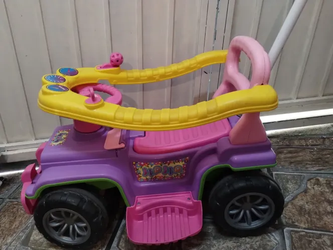 Carrinho de passeio Jip Jip 4X4, usado por um ano. Está excelente.