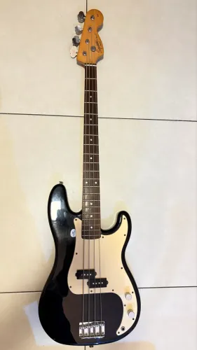Baixo Squier Precision 
