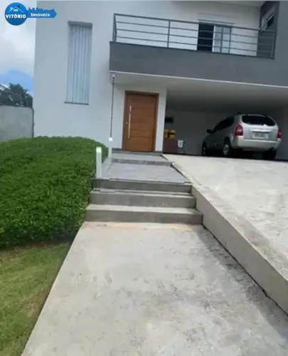 Casa em Condomínio á venda !