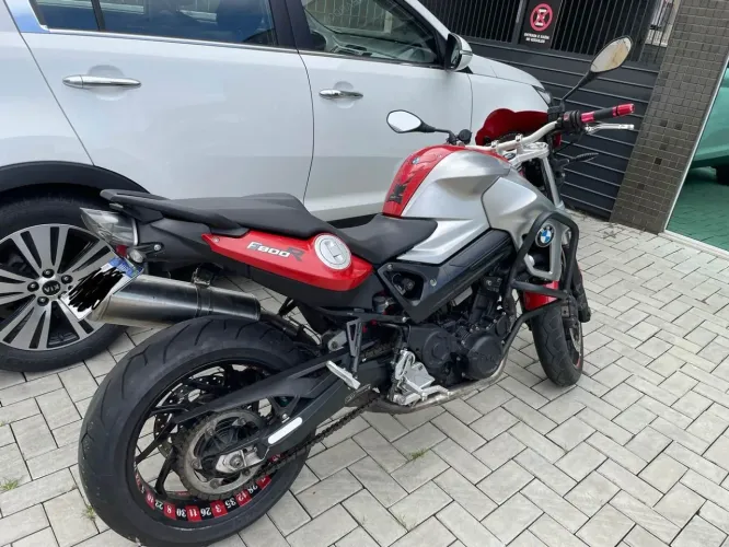 Linda BMW F800r (troco por 4x4)