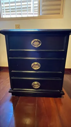Raridade: Mesa de Cabeceira Antiga Restaurada - Laqueada em Preto