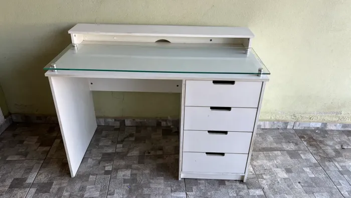 Escrivaninha / balcão entrego