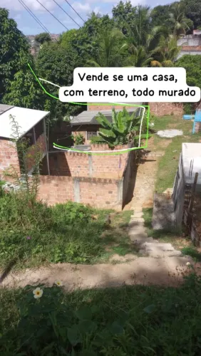 Vende se uma casa quarto sala conzinha banheiro e terreno todo mrado