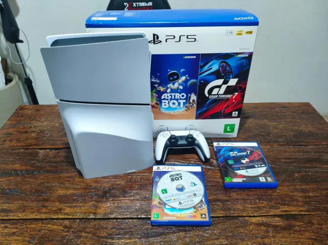 PS5 Slim 1TB com leitor de disco + Astro Bot + Gran Turismo 7