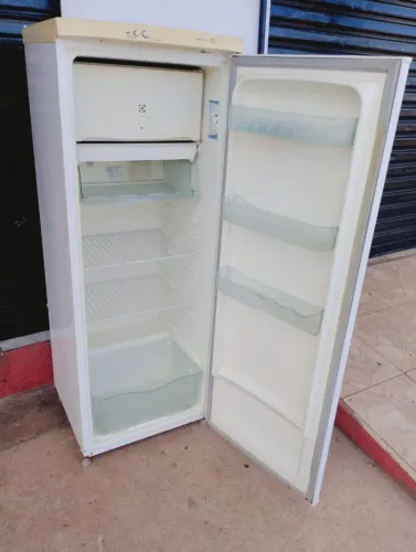 Geladeira Eletrolux 262 litros