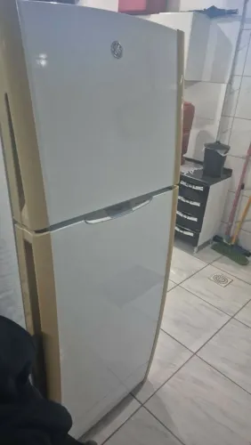 Geladeira Frost Free GE branca toda completa funcionando perfeitamente(faço entrega)