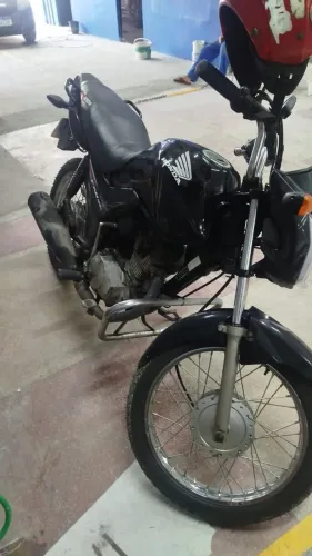 Moto bem novinha 