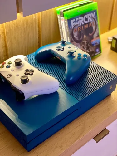 XBOX ON S EM ÓTIMO ESTADO + Manete