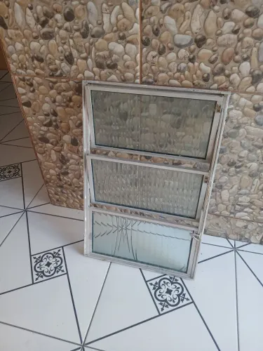 Basculante seminovo para ventilação de qualquer ambientes