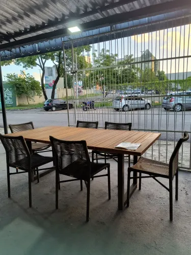 Alugan-se lojas comerciais, a partir de mil e quinhentos reais, no melhor de Miramar.