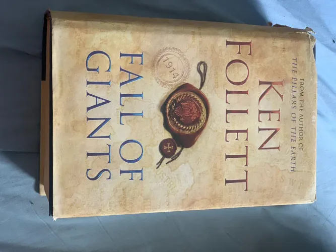 Fall of giants ken Follett capa dura versão em inglês
