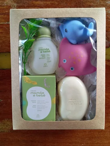 Presente natura mamãe e bebê na caixinha com visor