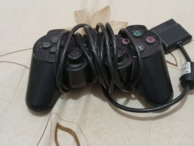 Ps 2 com 2 controles 