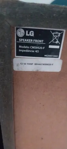 Duas caixas de som LG