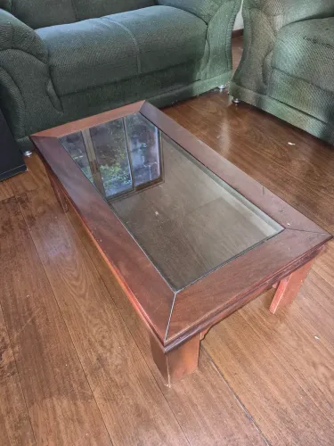 Mesa de centro em madeira e tampo vidro!