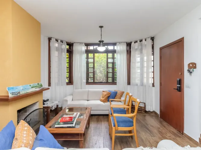 Casa no condomínio Moradas da Granja para venda com 3 quartos, sendo 1 suíte, 231m²