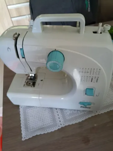 Máquina de costura Philco portatil