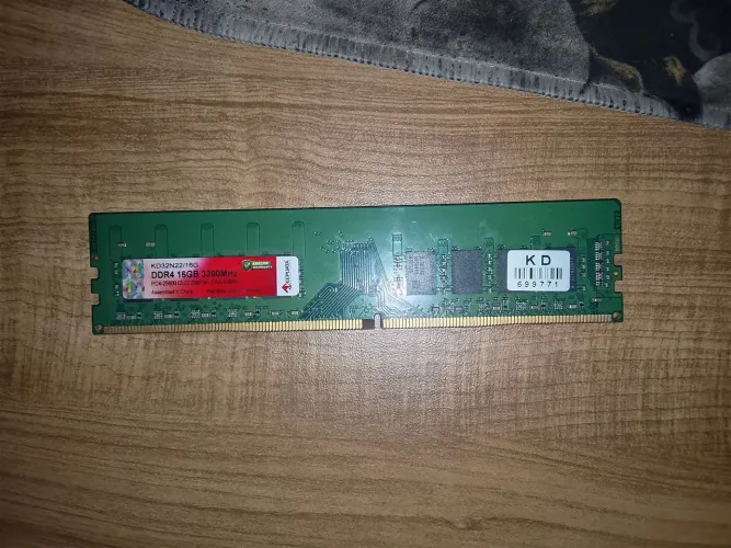 Memória RAM KeepData DDR4 16 GB 3200 MHz ? modelo KD32N22/16G.